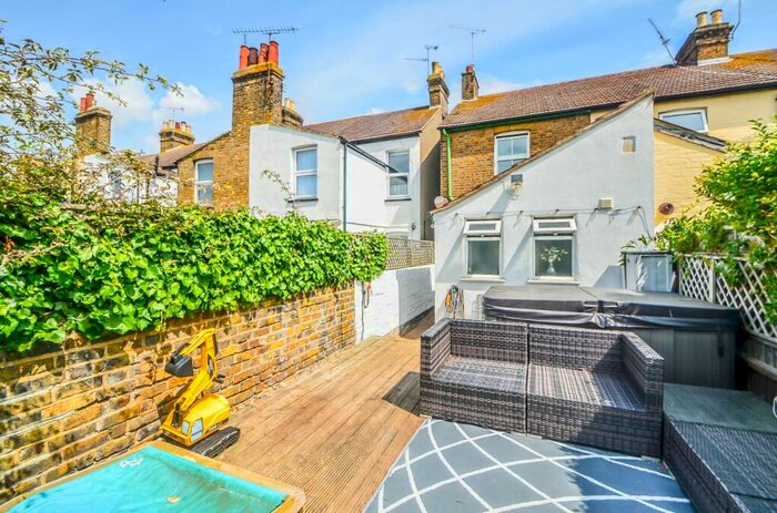 2 Bedroom Semi-Detached House For Sale In Hinguar Street, Old Shoeburyness, SS3