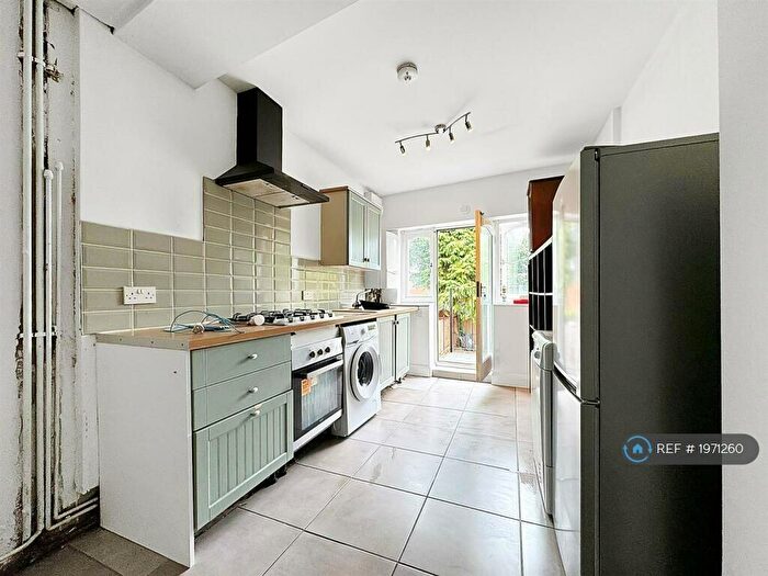 1 Bedroom Flat To Rent In Hughenden Road, High Wycombe, HP13