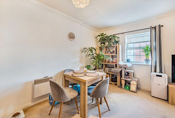 2 Bedroom Flat For Sale In Harescombe Drive, Gloucester, Gloucestershire, GL1