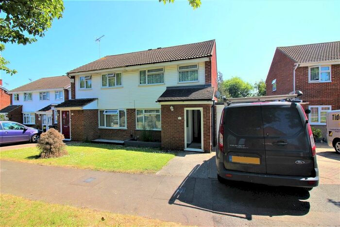 Semi-Detached House To Rent In Bynghams, Harlow, CM19