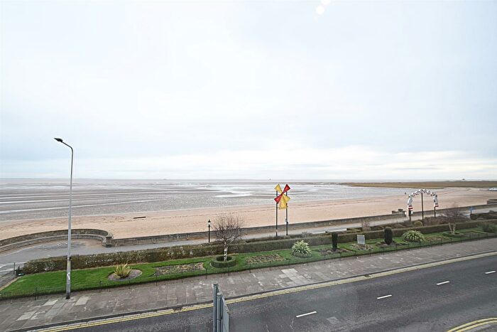 4 Bedroom Town House To Rent In Kingsway, Cleethorpes, DN35
