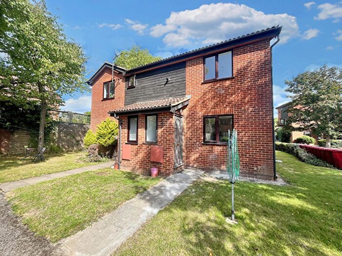 1 Bedroom Terraced House To Rent In Mountbatten Close, Slough, SL1