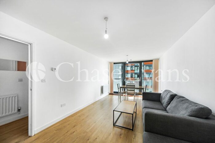 1 Bedroom Flat To Rent In Proton Tower, Blackwall Way, Canary Wharf, London, E14