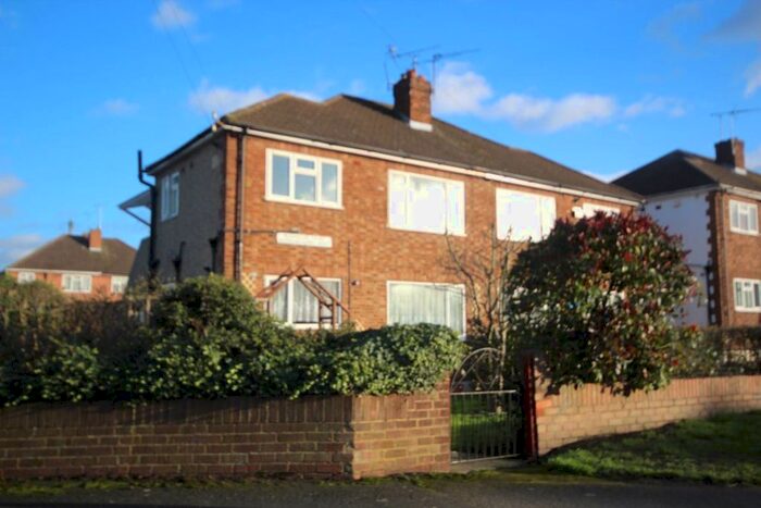 2 Bedroom Maisonette To Rent In Doddinghurst Road, Brentwood, CM15