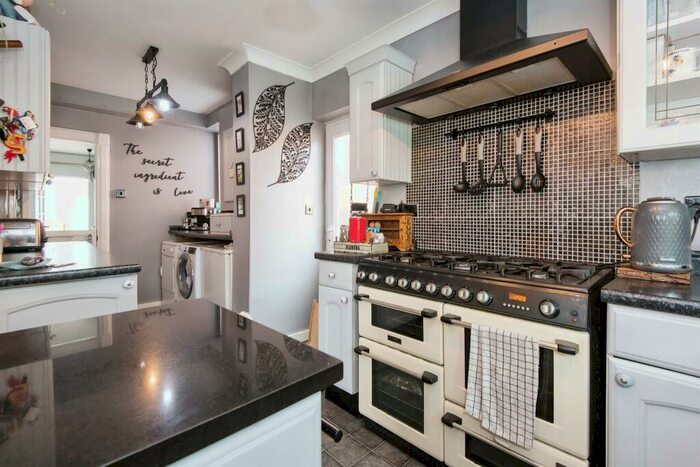 4 Bedroom Detached House For Sale In Margam Avenue, Southampton, SO19