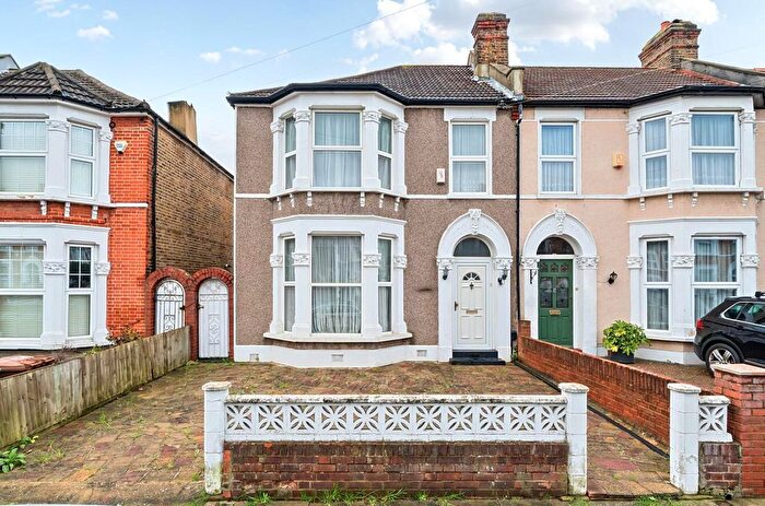 3 Bedroom End Terrace House For Sale In Ardgowan Road, London, SE6