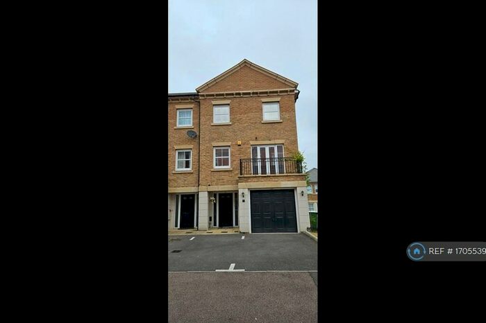 4 Bedroom End Of Terrace House To Rent In Crimson Road, Erith, DA8