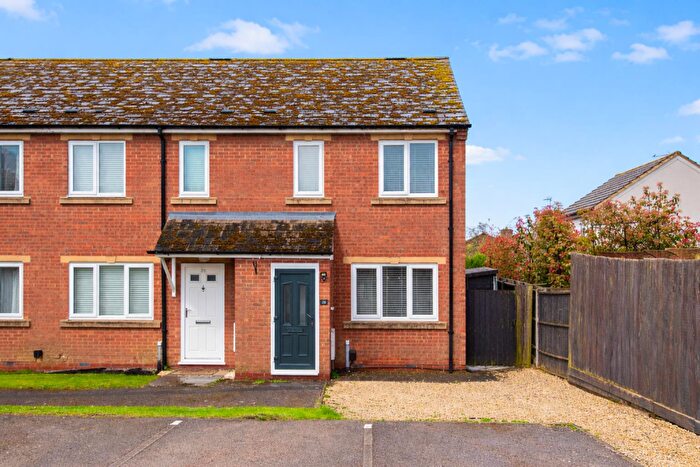2 Bedroom End Of Terrace House For Sale In Plough Close, Rothwell, Kettering, NN14