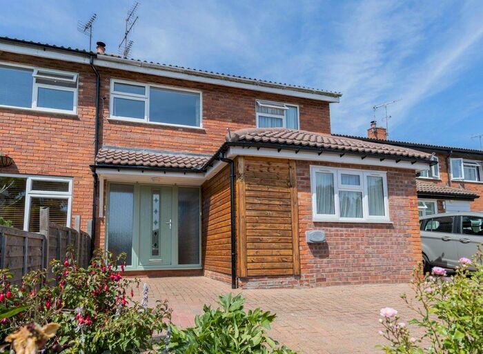 4 Bedroom Semi-Detached House For Sale In College Close, Flamstead, St. Albans, AL3