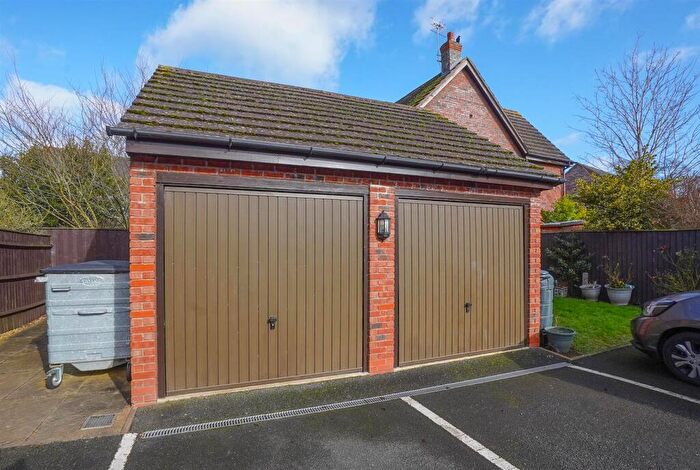 2 Bedroom Flat For Sale In Darlow Drive, Stratford-Upon-Avon, CV37