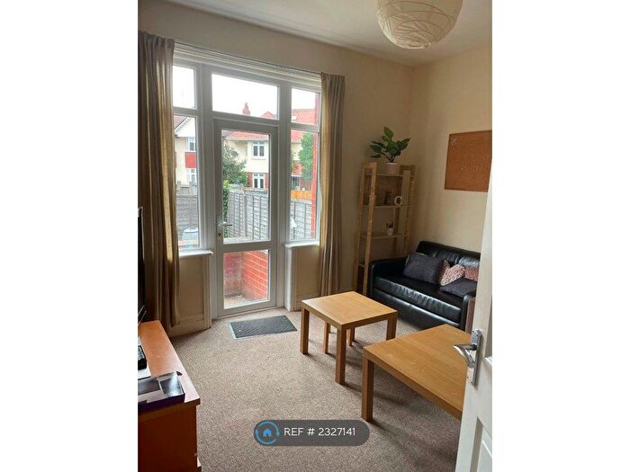 6 Bedroom Detached House To Rent In Heron Court Road, Bournemouth, BH9
