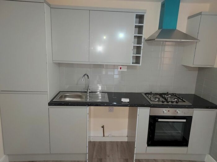 2 Bedroom Flat To Rent In Mill Lane, Sutton, SM5