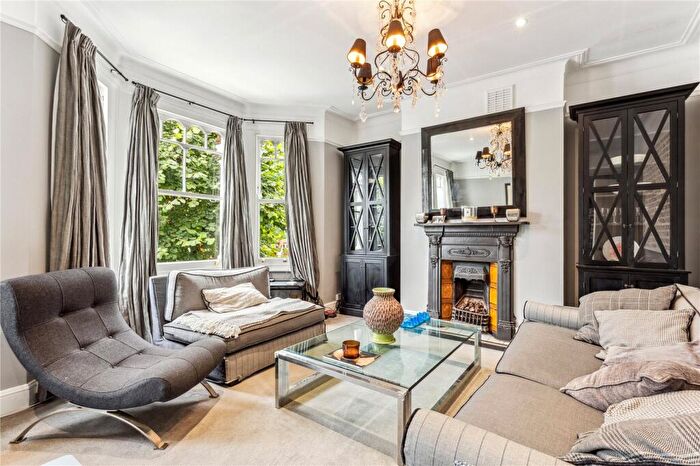 3 Bedroom Apartment To Rent In Bowood Road, London, SW11