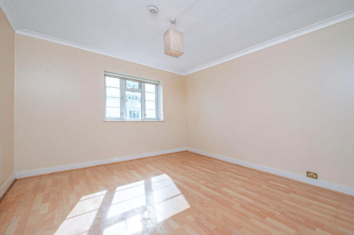 2 Bedroom Flat To Rent In Shoot Up Hill, Cricklewood, London, NW2