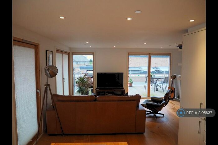 2 Bedroom Penthouse To Rent In New Street, Cambridge, CB1