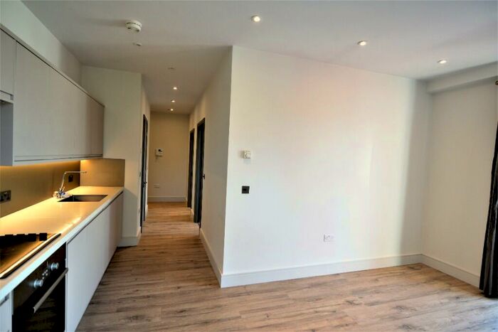 1 Bedroom Flat To Rent In Nixey Close, Slough, Berkshire, SL1