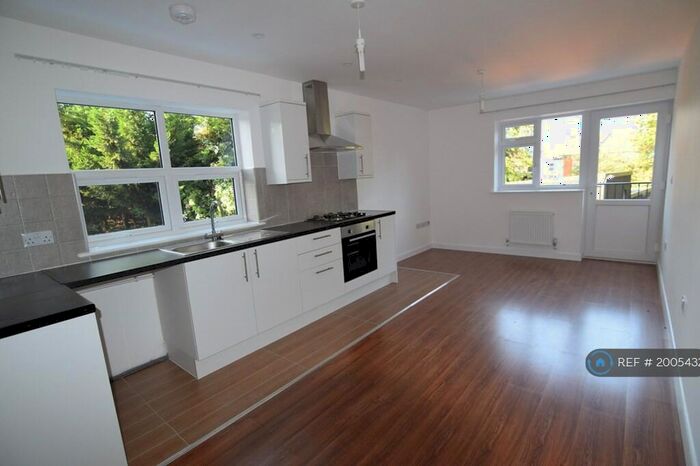 2 Bedroom Flat To Rent In Montrose Road, Harrow, HA3