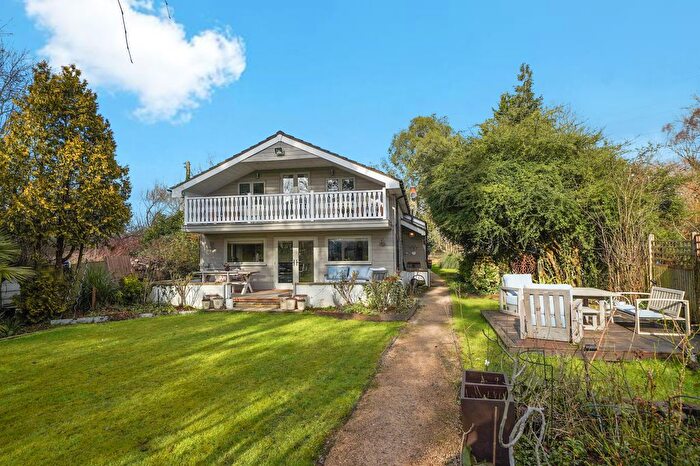 5 Bedroom Detached House For Sale In Dumsey Eyot, Chertsey, KT16