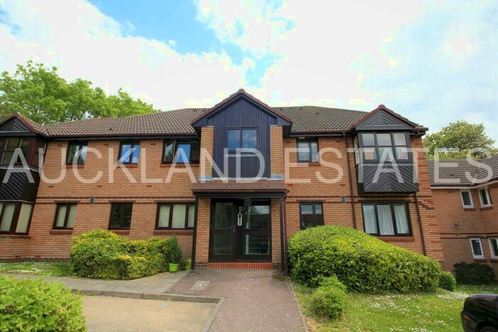 1 Bedroom Apartment To Rent In Bornedene, Potters Bar, EN6