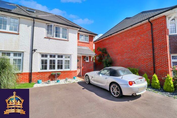 3 Bedroom Semi-Detached House To Rent In Sellars Way, Basildon, SS15