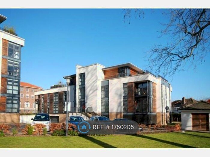 2 Bedroom Flat To Rent In Whitelands Crescent, London, SW18