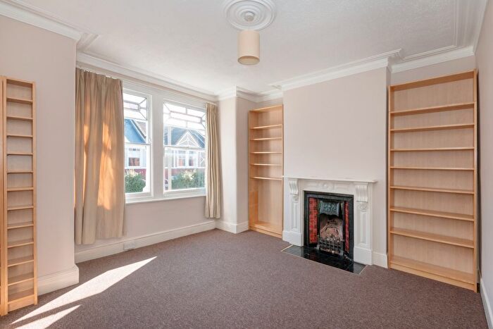 3 Bedroom Flat To Rent In Penwith Road, Southfields, SW18