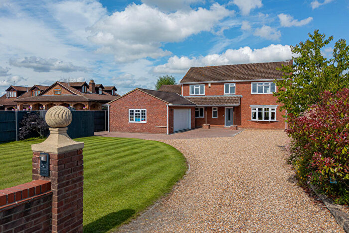 4 Bedroom Detached House For Sale In Yarnbrook, Wiltshire, BA14