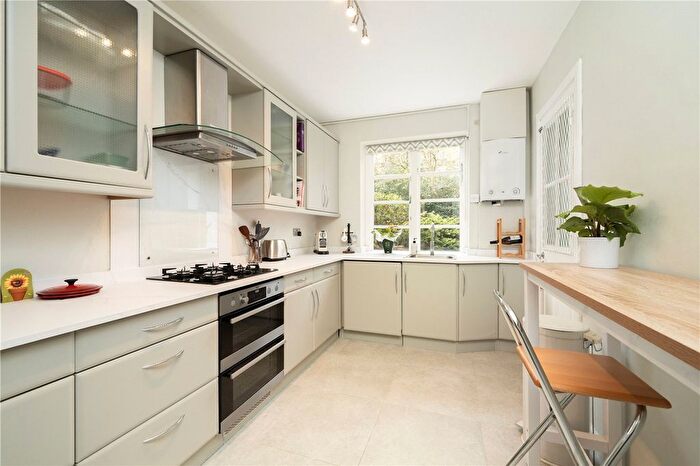 3 Bedroom Flat To Rent In Putney Heath, London, SW15
