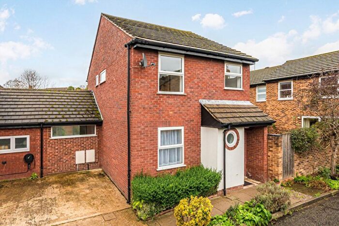 4 Bedroom Detached House To Rent In Fisherman Close, Ham, TW10