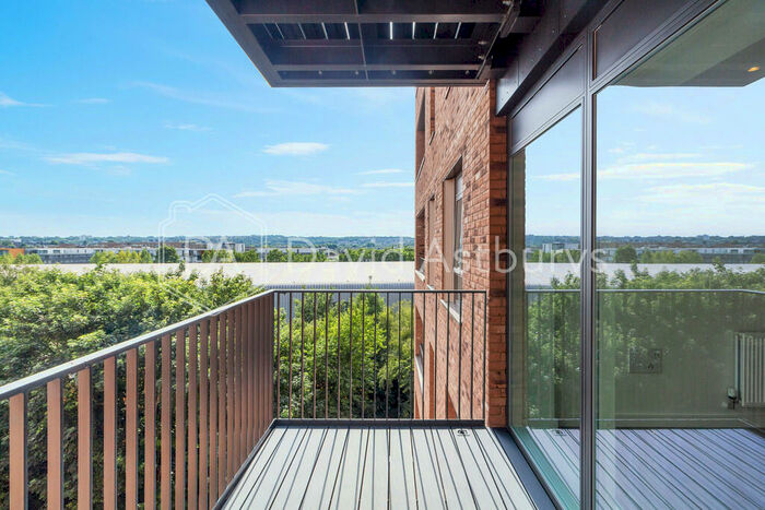 1 Bedroom Apartment To Rent In Mary Neuner Road, Hornsey, London, N8