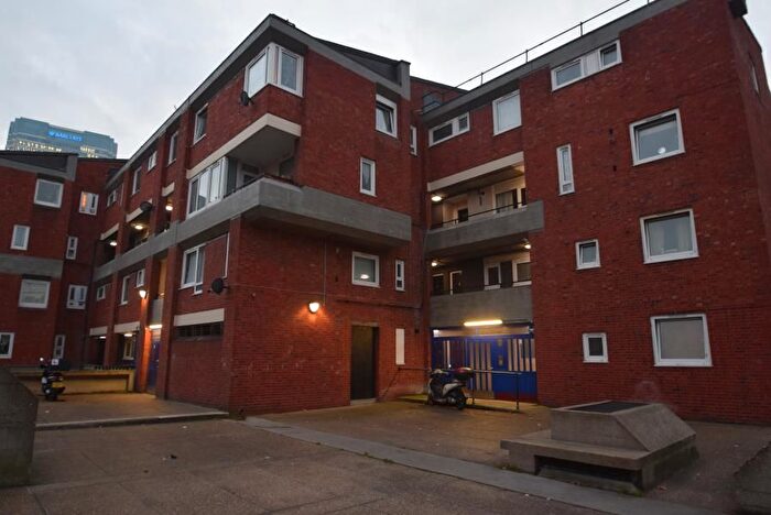 4 Bedroom Maisonette To Rent In Poplar High Street, London, E14