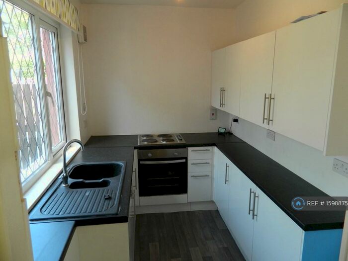 3 Bedroom Semi-Detached House To Rent In Vegal Crescent, Halifax, HX3