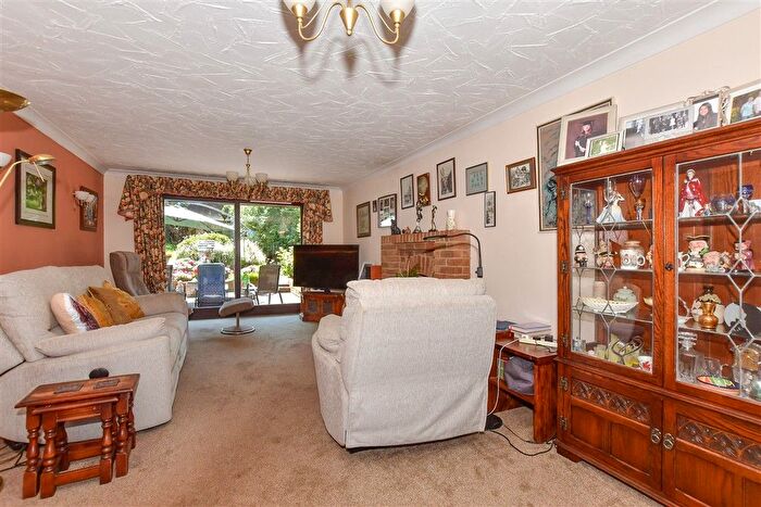 3 Bedroom Chalet For Sale In Hillside Road, Minster-On-Sea, Sheerness, Kent, ME12