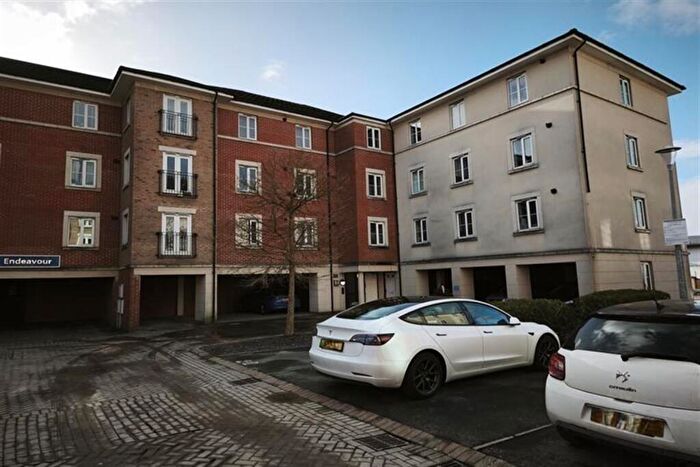 2 Bedroom Flat To Rent In Bedroom Property In Ffordd James Mcghan, Grangetown, Cardiff, CF11