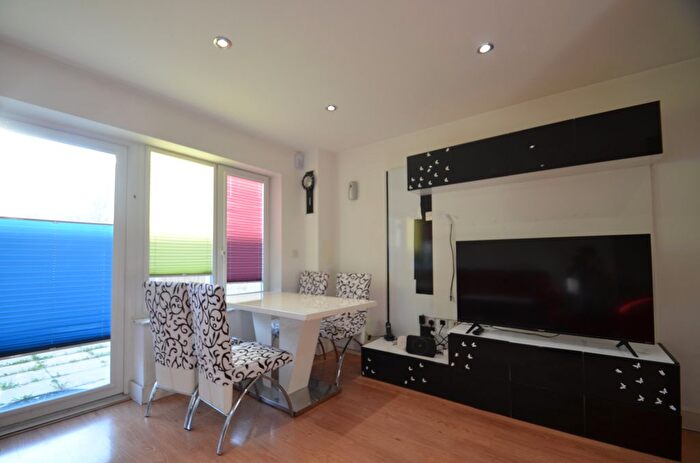 4 Bedroom Terraced House To Rent In Pontes Avenue, Hounslow, TW3