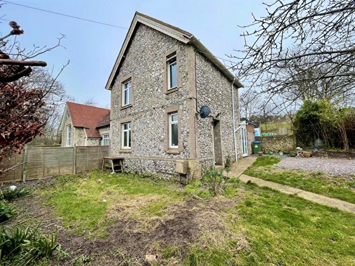 4 Bedroom Semi-Detached House For Sale In Heighton Road, Newhaven, BN9