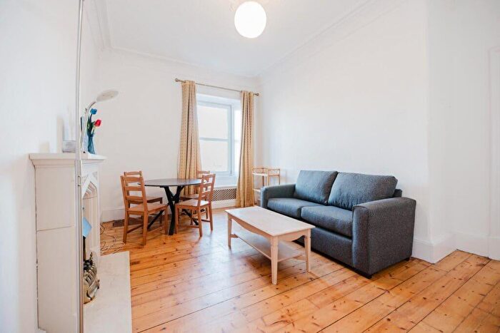 2 Bedroom Flat To Rent In L Montgomery Street, Edinburgh, EH7