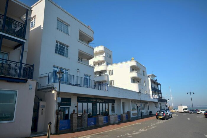 2 Bedroom Flat To Rent In The Parade, Cowes, PO31