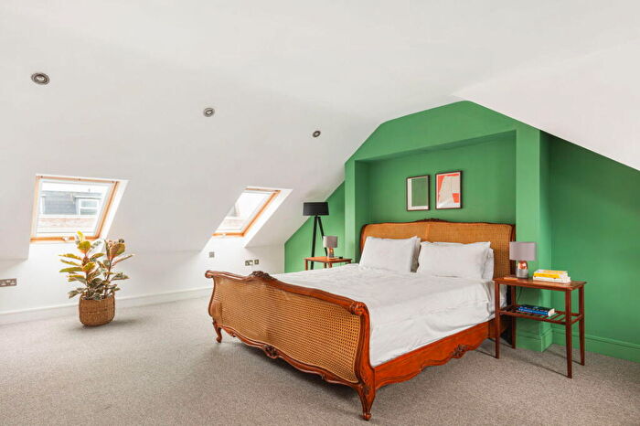 2 Bedroom Flat For Sale In Lordship Lane, SE22