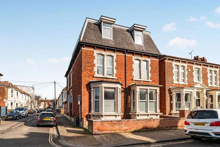 4 Bedroom Flat To Rent In St Edwards Road, Southsea, PO5