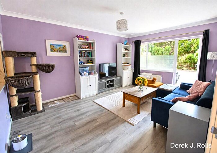 2 Bedroom Apartment For Sale In Laburnum House, Redhill Drive, Bournemouth, Dorset, BH10