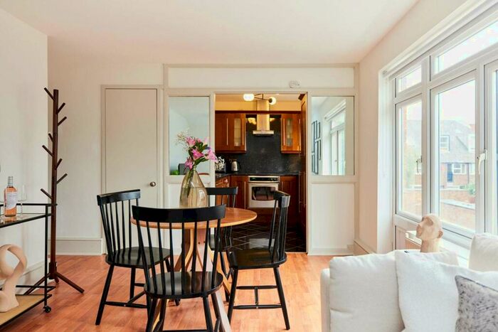 1 Bedroom Flat To Rent In Wheeler Gardens, Islington, London, N1