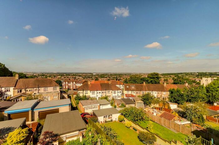 4 Bedroom Maisonette To Rent In Grangecliffe Gardens, South Norwood, London, SE25