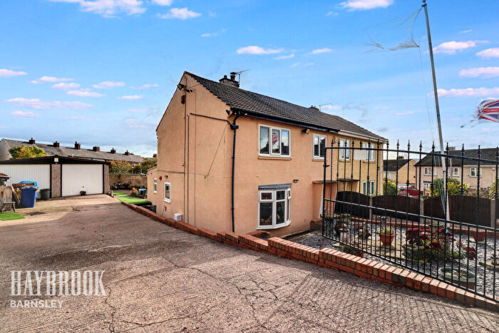 3 Bedroom Semi Detached House For Sale In Longfield Drive, Mapplewell, S75