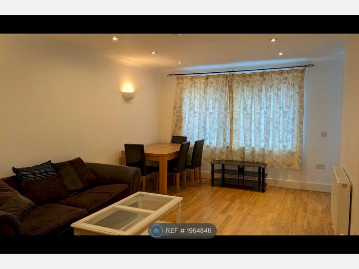 2 Bedroom Flat To Rent In Netherheys Drive, South Croydon, CR2