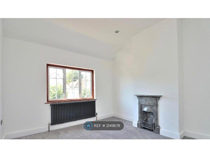 3 Bedroom Semi-Detached House To Rent In Chelmsford, Chelmsford, CM2