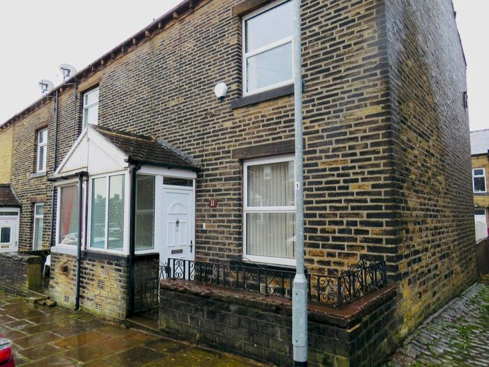 2 Bedroom Property To Rent In Woodside Crescent, Halifax HX3