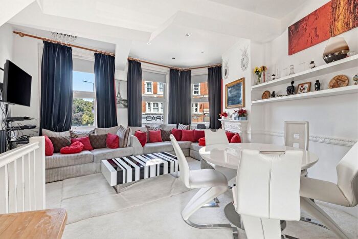 2 Bedroom Maisonette To Rent In Fulham Road, Fulham, London, SW6