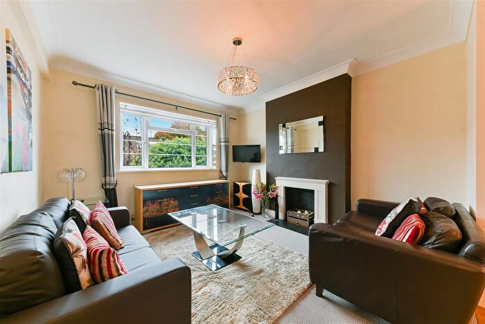 2 Bedroom Flat To Rent In Bushey Road, Raynes Park, SW20