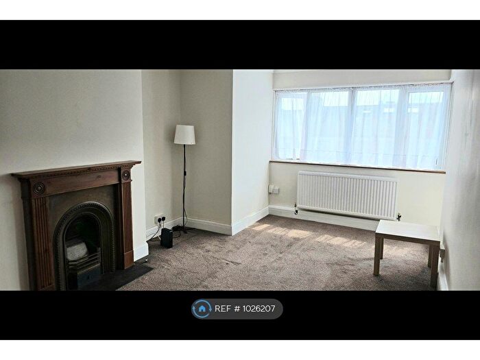 2 Bedroom Flat To Rent In Higham Road, Woodford Green, IG8